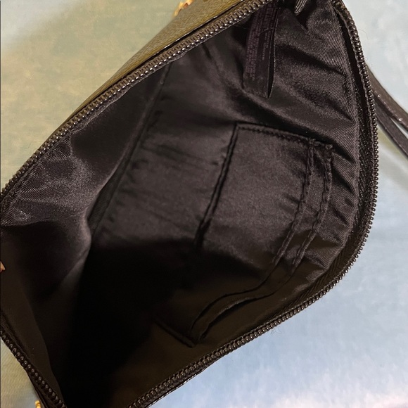 Victoria’s Secret Black Heart Studded Wristlet Clutch- LIKE NEW - Picture 6 of 12